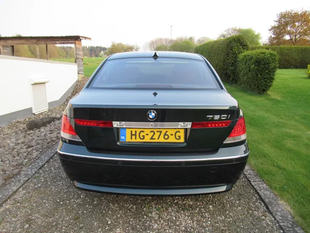 BMW 760i (E65)